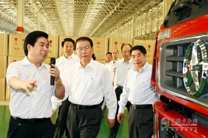 2011年5月6日，時(shí)任中共中央政治局常委李長(zhǎng)春在大運(yùn)集團(tuán)(運(yùn)城)重卡生產(chǎn)基地調(diào)研。