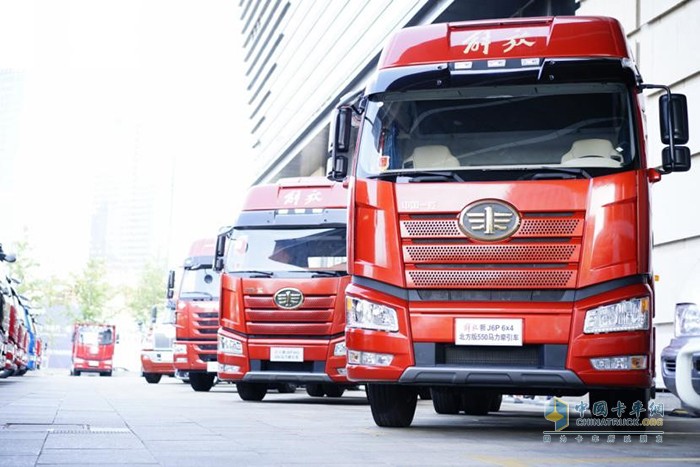 解放55周年紀念版J6牽引車