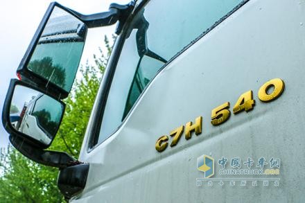 長途運(yùn)輸選汕德卡自動擋