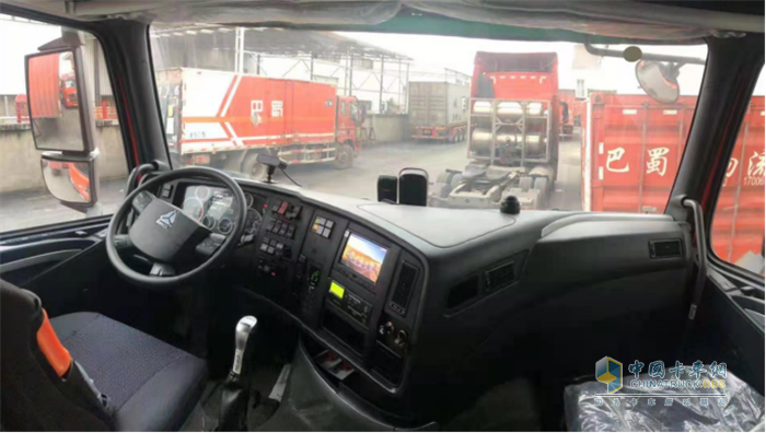 中國(guó)重汽  豪沃  牽引車