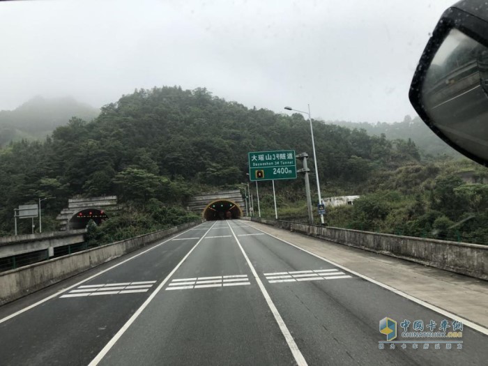 進(jìn)入湖南上坡地段，汕德卡G7爬山路都絲毫不費(fèi)力