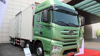 天上飛機(jī)，地上J7 看解放這款8×4載貨車如何詮釋高效、節(jié)油、全能