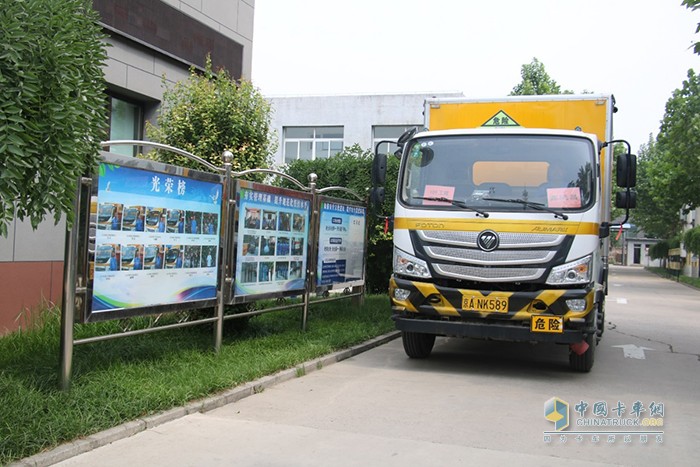駕駛歐馬可?；愤\(yùn)輸車(chē)的張師傅