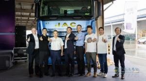 全球首發(fā)！江淮跨越15升530+馬力自動擋天然氣牽引車重磅上市