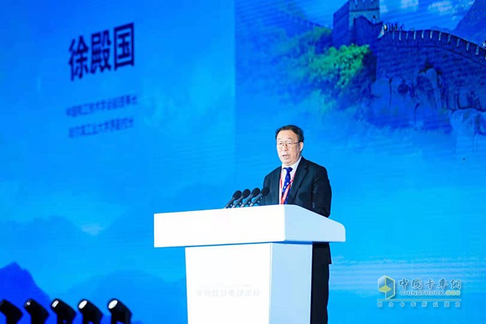中國電工技術學會副理事長、哈爾濱工業(yè)大學原副校長徐殿國主持