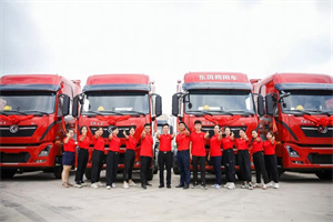 60臺(tái)東風(fēng)天龍牽引車(chē)交付廣西大客戶(hù)