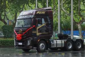 傳遞正能量 一汽解放禮贈(zèng)“火車英雄”J6平地板牽引車