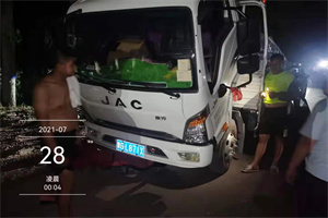 凌晨救援隨叫隨到  江淮輕卡24小時待命助力河南救援