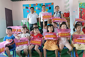 回饋社會(huì)、不忘初心，江淮輕卡鄂州永輝服務(wù)站為留守兒童送愛心