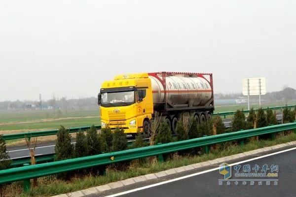 ?；奋囕v   高速專用停車位