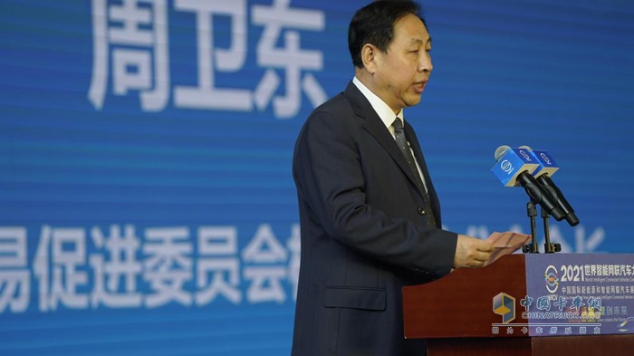 中國國際貿易促進委員會機械行業(yè)分會會長周衛(wèi)東對首屆全國智能駕駛測試賽進行介紹
