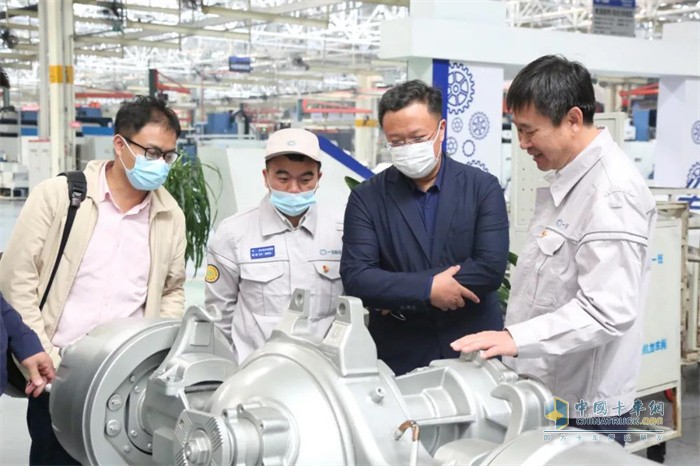 一汽解放傳動(dòng)事業(yè)部與吉大汽車工程學(xué)院戰(zhàn)略合作簽約