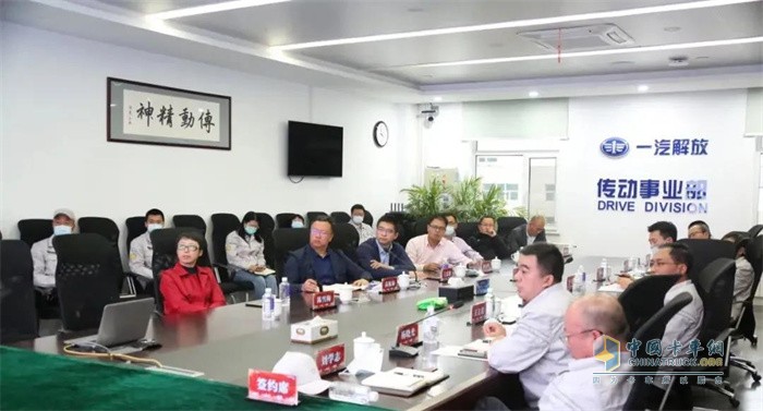 一汽解放傳動(dòng)事業(yè)部與吉大汽車工程學(xué)院戰(zhàn)略合作簽約