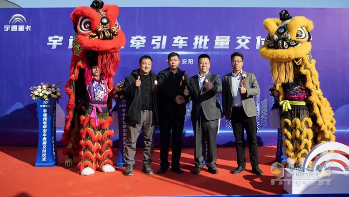 宇通商用車有限公司中部大區(qū)總經(jīng)理袁方先生、銷售經(jīng)理呂濤先生出席活動