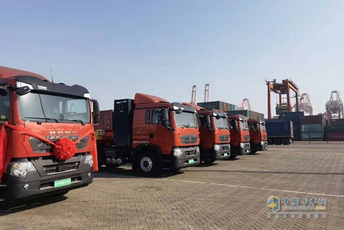 中國(guó)重汽 豪沃TX 電動(dòng)集卡牽引車