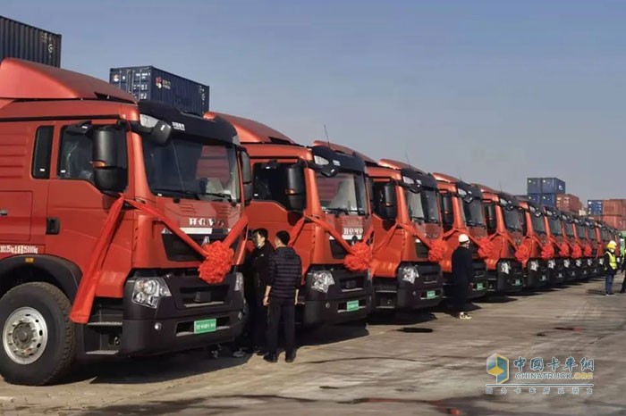中國(guó)重汽 豪沃TX 電動(dòng)集卡牽引車