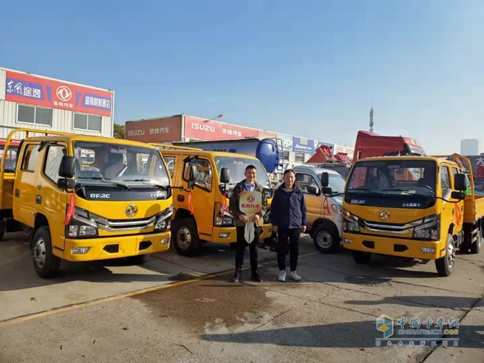 東風多利卡D6雙排車交車