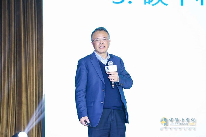 中國(guó)氫能聯(lián)盟專家委員會(huì)主任、上海智能新能源汽車科創(chuàng)功能平臺(tái)有限公司董事長(zhǎng)余卓平
