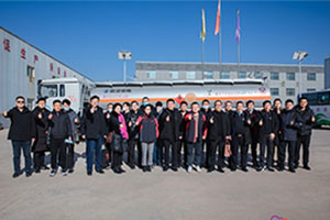 陜汽萬德福TOP客戶價值賦能之旅落地延安 汲取紅色力量助力危運行業(yè)發(fā)展