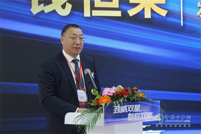 中國(guó)內(nèi)燃機(jī)工業(yè)協(xié)會(huì)會(huì)長(zhǎng)，一汽解放總經(jīng)理助理兼發(fā)動(dòng)機(jī)事業(yè)部總經(jīng)理、黨委書記錢恒榮