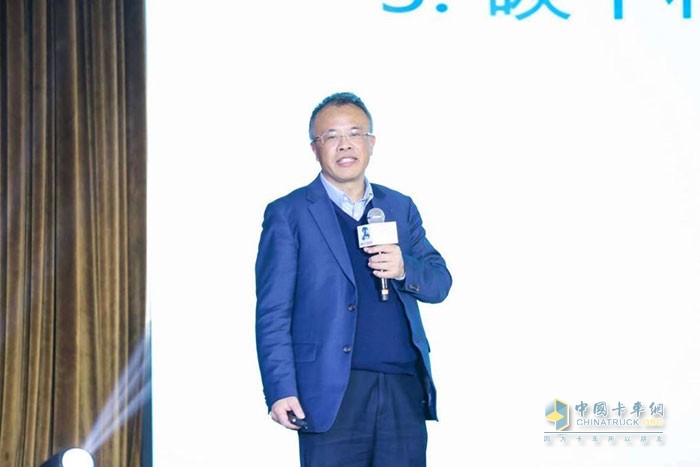 中國氫能聯(lián)盟專家委員會主任、上海智能新能源汽車科創(chuàng)功能平臺有限公司董事長余卓平