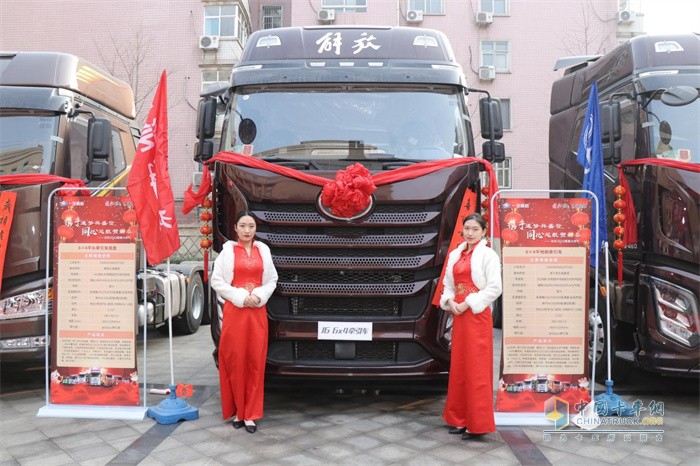 現(xiàn)場(chǎng)外景展車(chē)