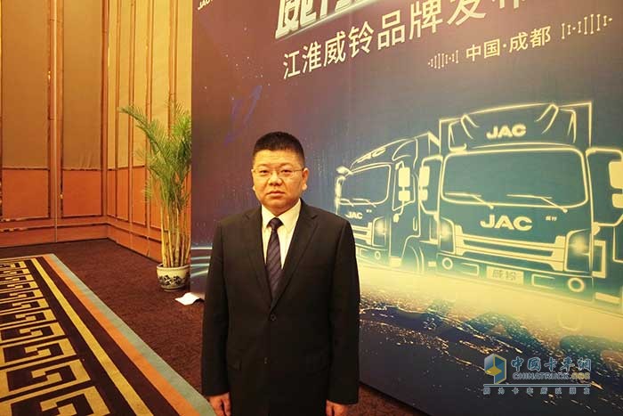 卡車網(wǎng)記者在與四川江淮公司副總經(jīng)理、營(yíng)銷公司總經(jīng)理孫亮