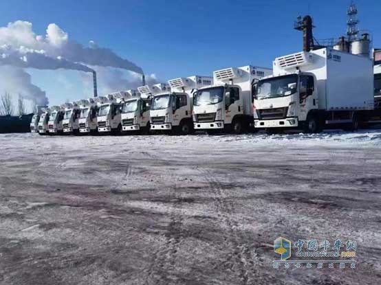 豪沃雪豹冷藏車交車現場
