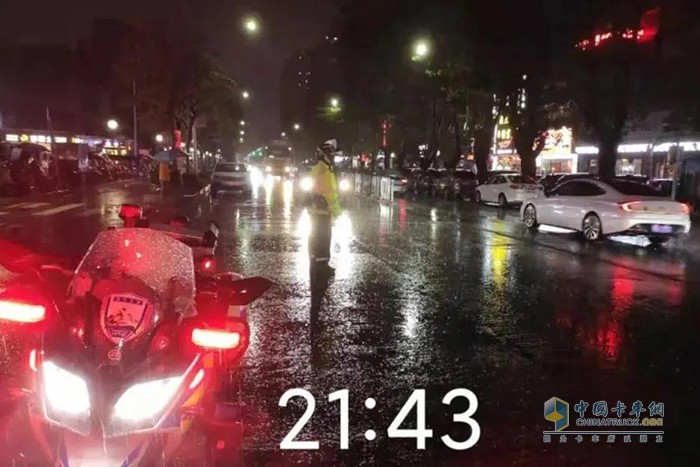 深圳交警 低溫陰雨 雨天行車(chē)