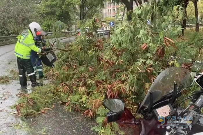 深圳交警 低溫陰雨 雨天行車(chē)
