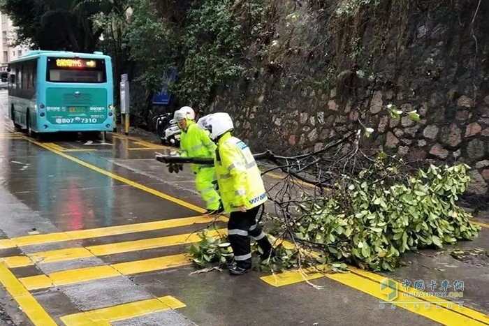 深圳交警 低溫陰雨 雨天行車(chē)