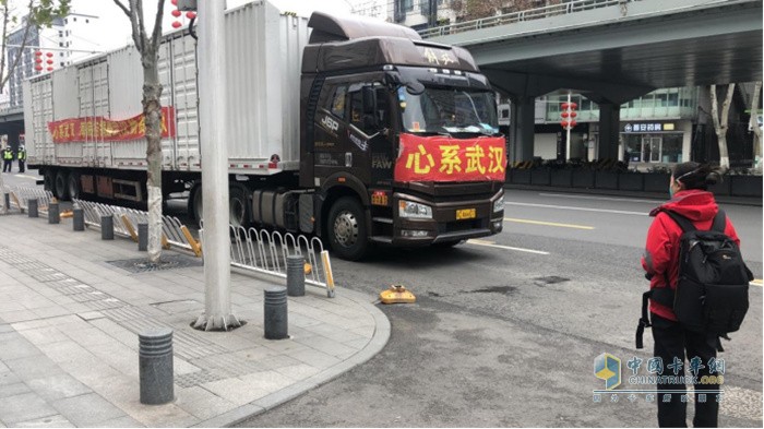 解放卡車(chē)