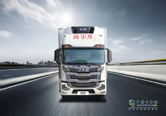 格爾發(fā)斜坡高頂國(guó)六冷藏車