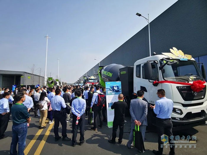 客戶品鑒東風天錦KR、天龍KC攪拌車