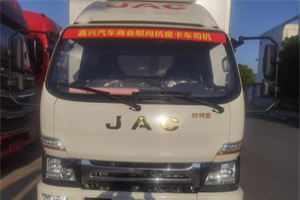 江淮輕卡為滯留卡車司機(jī)送溫暖，嘉興帥鈴店在行動！