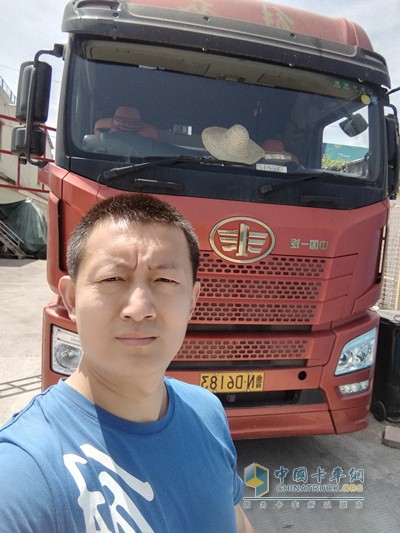 姚光強和他解放JH6牽引車