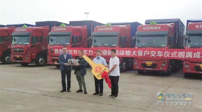 東風(fēng)天龍KL危化牽引車