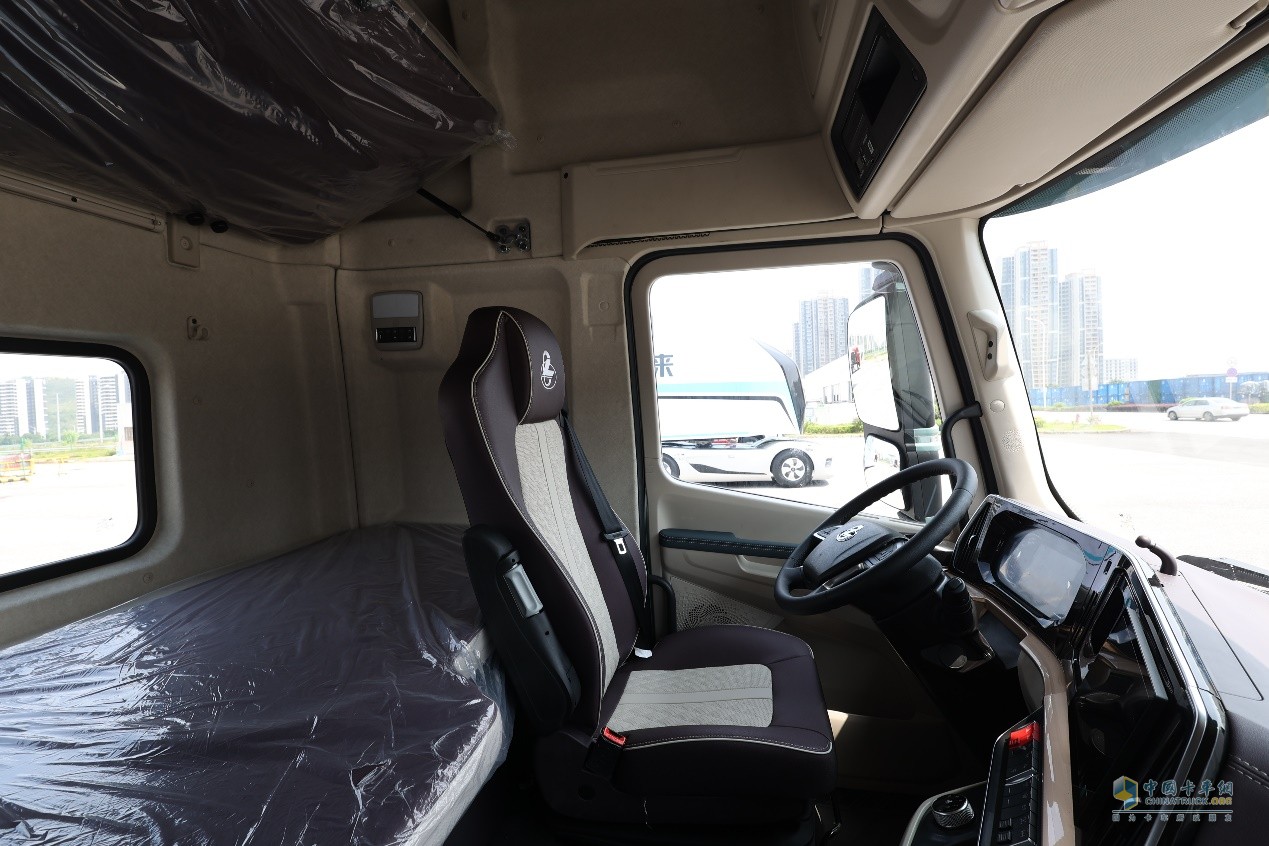 乘龍H5V輕量化牽引車