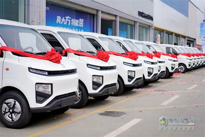 遠(yuǎn)程汽車(chē)-順豐小豐車(chē)批量交車(chē)儀式在成都舉行