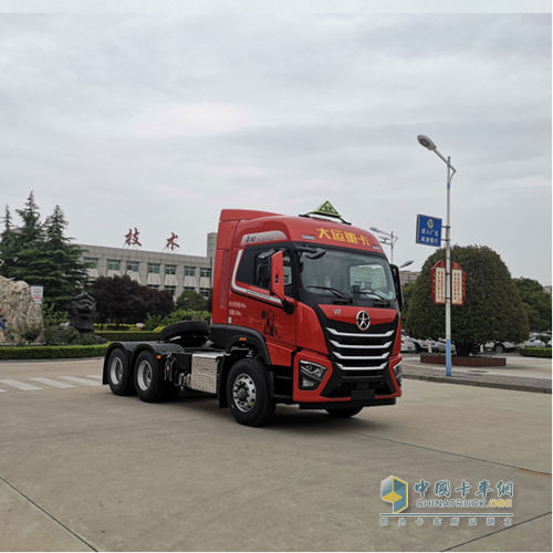 大運(yùn)V7 6*4危化牽引車(chē)