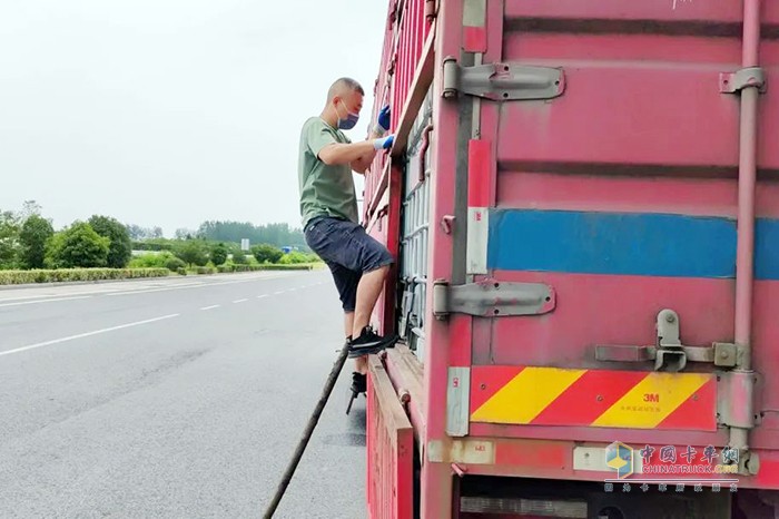 弘康環(huán)保 車用尿素 關(guān)愛卡友 老司機(jī)