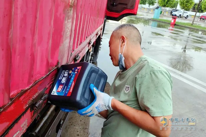 弘康環(huán)保 車用尿素 關(guān)愛卡友 老司機(jī)