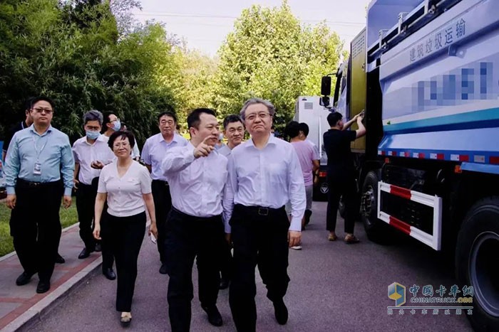 河北省委常委、唐山市委書記武衛(wèi)東專程參觀解放氫能產品