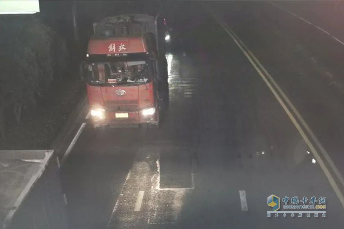 浙江交警 車(chē)輛超載 人貨混裝