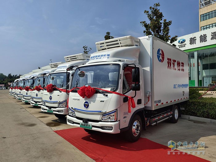 智藍(lán)輕卡100度電冷藏車現(xiàn)場(chǎng)展車
