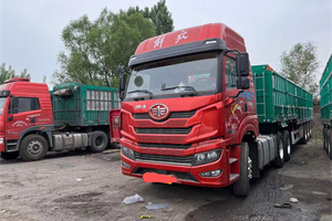 轉(zhuǎn)行之后與解放卡車為伴 悍V子母車成煤炭運輸新寵