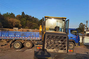 福田瑞沃輕量化8x2工程車—鋼管運(yùn)輸老司機(jī)二十年王牌之選