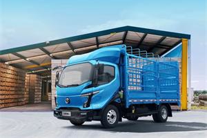 如何避免愛車被“強(qiáng)吻”？飛碟W5有高科技護(hù)航