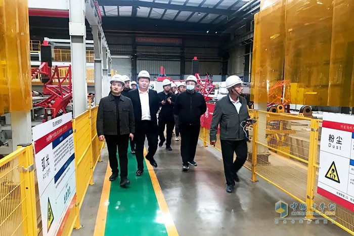 會(huì)議同期，與會(huì)代表參觀強(qiáng)冠業(yè)務(wù)集團(tuán)蕪湖生產(chǎn)中心粉罐智能工廠
