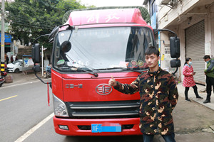 00后卡車小伙代永龍與解放輕卡虎VN一起奔向幸福生活